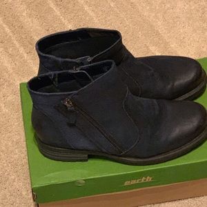 Earth Size 10 Jordan Navy Vintage Leather Booties